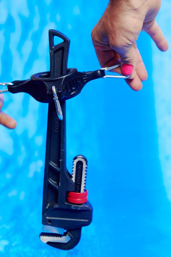 OXBALLS Slung Ballstrecher With 3 Carabiners Black